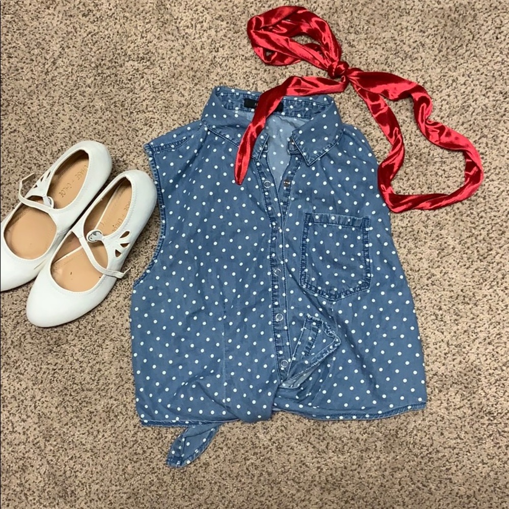 Pin up look! Polka dot button up!